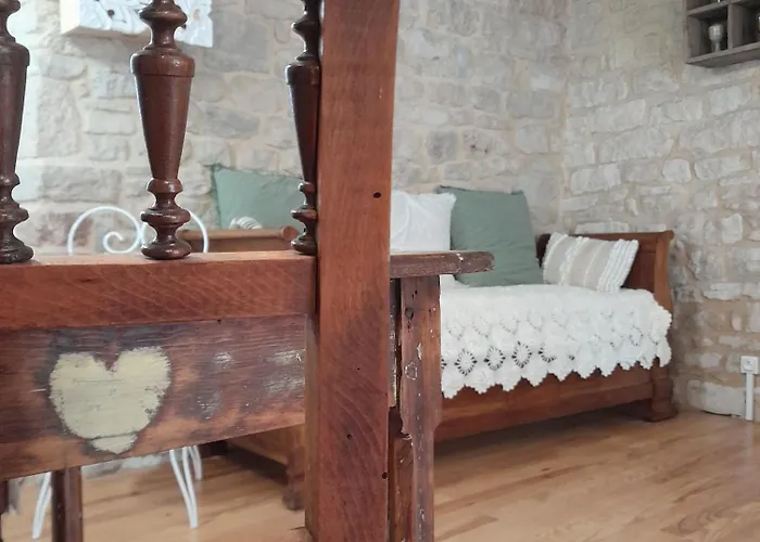 La Petite Authentique Nyaraló